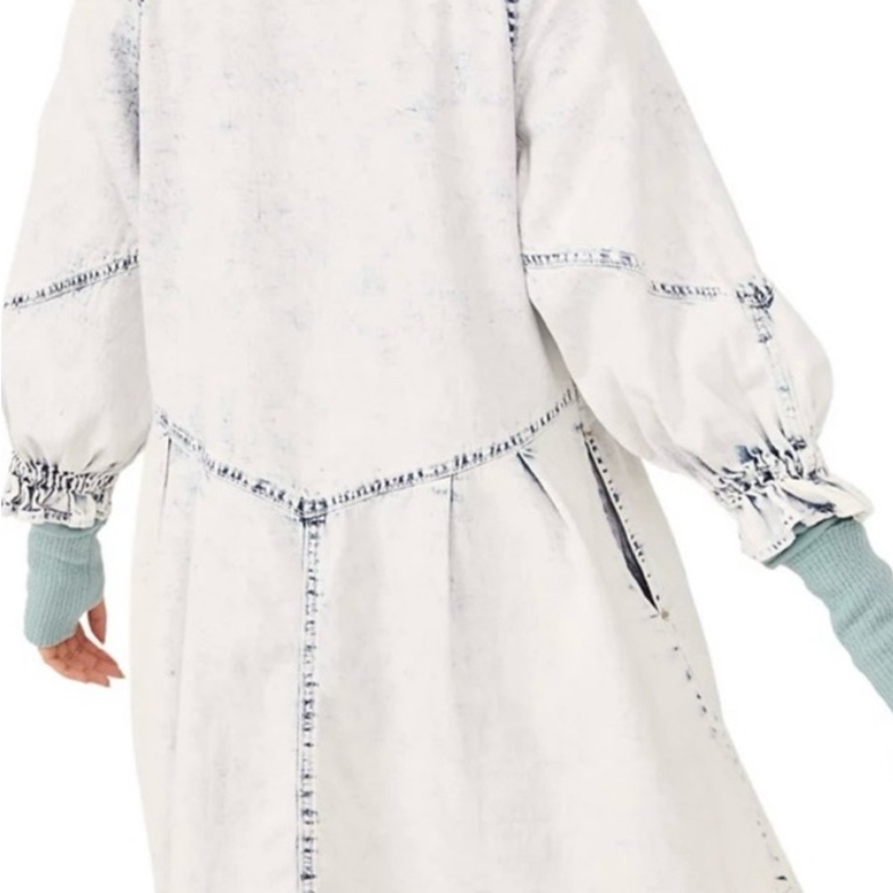 Hannah Mini Denim Dress in Snow Wash
FREE PEOPLE